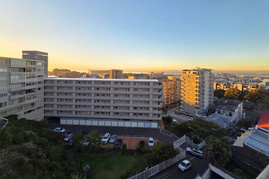 To Let 1 Bedroom Property for Rent in Green Point Western Cape